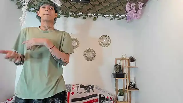 Snapshot of oliverhot2005 chatting on November 2025 02:42:01 PM oliverhot2005 online show from November 2025 02:42:01 PM