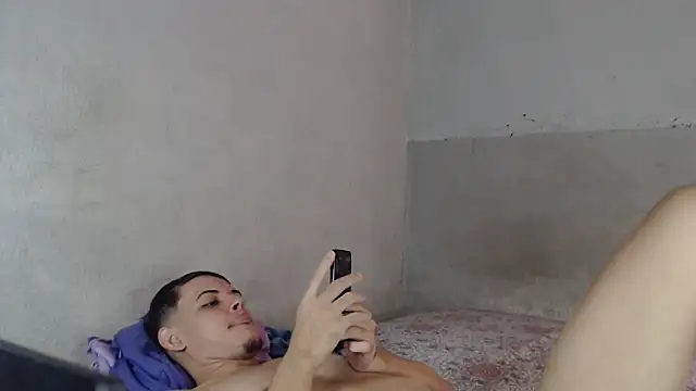 MicaelRian69 online show from December 2025 03:47:01 PM