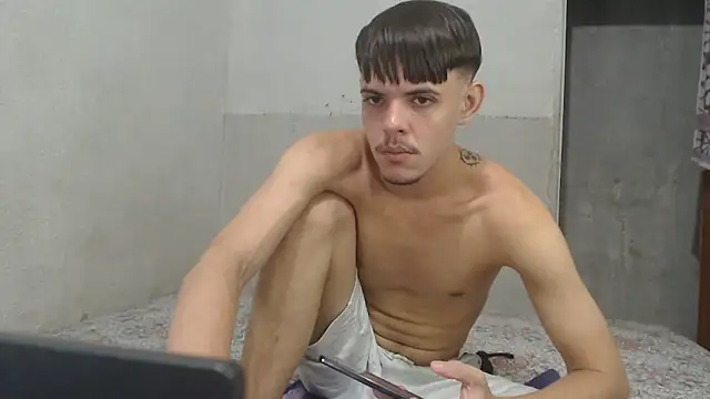 MicaelRian69 online show from April 2026 10:40:02 PM