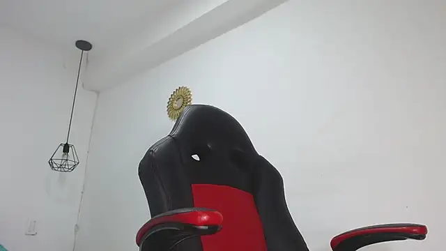 yulia-wolf online show from April 2026 11:16:01 PM