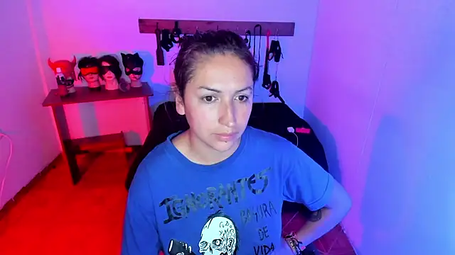 LucyStrike  online show from January 2026 11:30:02 PM