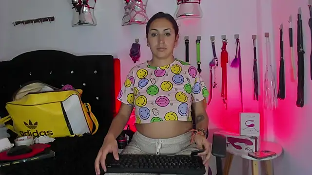 LucyStrike  online show from November 2025 10:46:02 PM