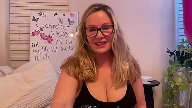 Snapshot of Milf_Goddess chatting on October 2025 07:30:02 AM Milf Goddess online show from October 2025 07:30:02 AM