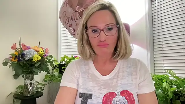 Snapshot of Milf_Goddess chatting on July 2026 05:03:01 AM Milf Goddess online show from July 2026 05:03:01 AM