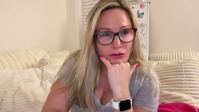 Snapshot of Milf_Goddess chatting on September 2025 02:23:01 AM Milf Goddess online show from September 2025 02:23:01 AM