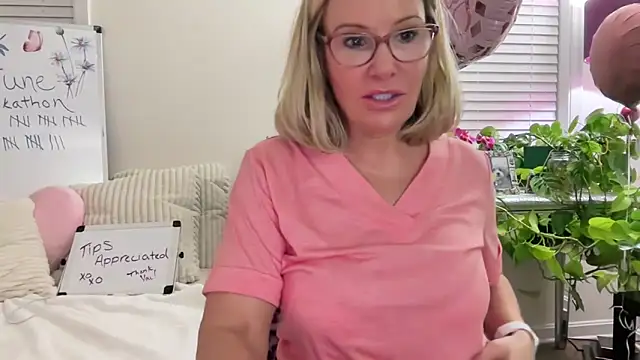 Snapshot of Milf_Goddess chatting on June 2026 03:51:02 AM Milf Goddess online show from June 2026 03:51:02 AM