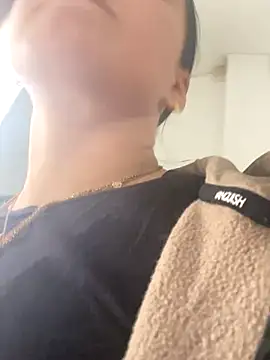 Luccreccia  online show from October 2025 10:14:02 AM