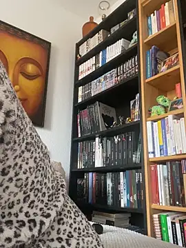 Luccreccia  online show from November 2025 09:57:01 AM