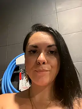 Luccreccia  online show from December 2025 08:04:02 PM