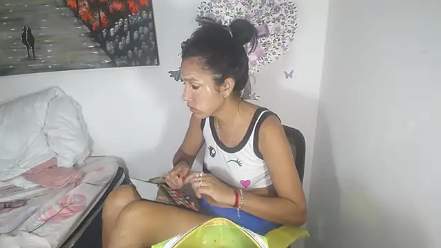 Snapshot of KamileLatinasexy chatting on October 2025 12:45:02 AM KamileLatinasexy online show from October 2025 12:45:02 AM