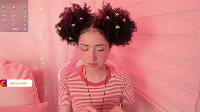 Snapshot of Alice_winter_ chatting on December 2025 06:09:01 PM Alice winter online show from December 2025 06:09:01 PM