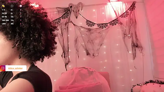 Snapshot of Alice_winter_ chatting on October 2025 06:07:01 PM Alice winter online show from October 2025 06:07:01 PM