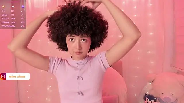 Snapshot of Alice_winter_ chatting on November 2025 06:23:02 PM Alice winter online show from November 2025 06:23:02 PM