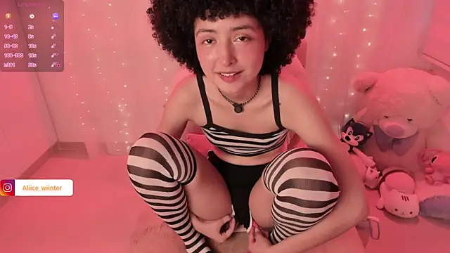 Snapshot of Alice_winter_ chatting on November 2025 06:23:01 PM Alice winter online show from November 2025 06:23:01 PM