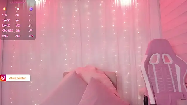 Snapshot of Alice_winter_ chatting on December 2025 06:22:01 PM Alice winter online show from December 2025 06:22:01 PM