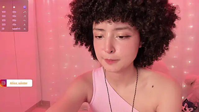 Snapshot of Alice_winter_ chatting on November 2025 06:14:01 PM Alice winter online show from November 2025 06:14:01 PM