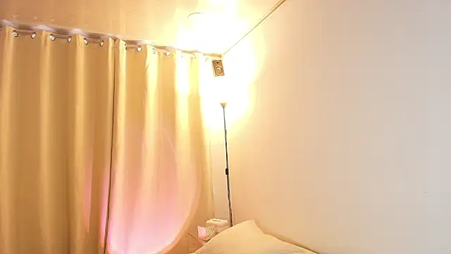 Evelyn Bennett online show from November 2025 05:17:01 PM