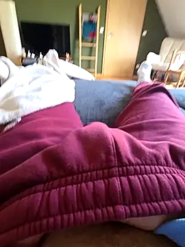 Snapshot of HannesDicks chatting on October 2025 12:27:01 PM HannesDicks online show from October 2025 12:27:01 PM