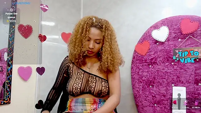 Litzy Curly online show from October 2025 04:31:02 PM