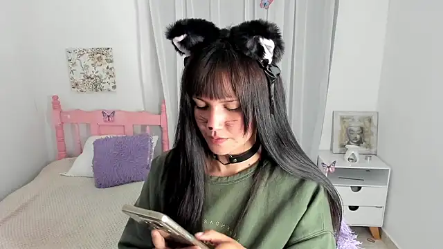 cute roxy online show from November 2025 01:45:01 AM