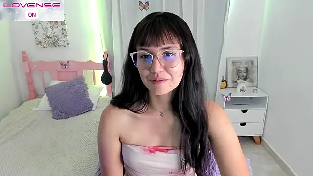 cute roxy online show from November 2025 02:15:02 AM