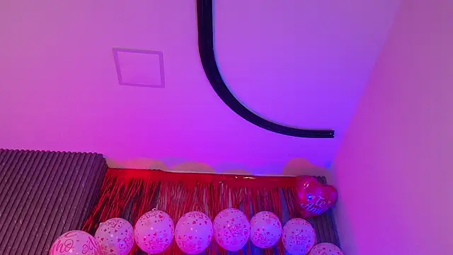 hot dione online show from February 2026 07:14:02 PM