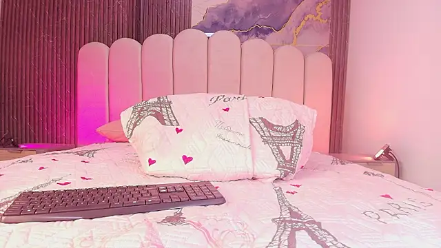 hot dione online show from March 2026 07:12:02 PM