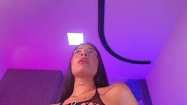 hot dione online show from April 2026 07:17:01 PM