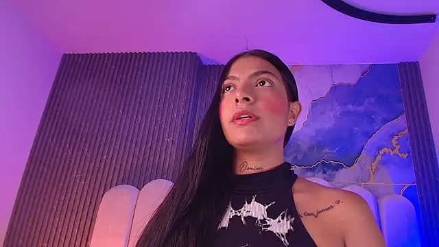 hot dione online show from April 2026 07:19:01 PM