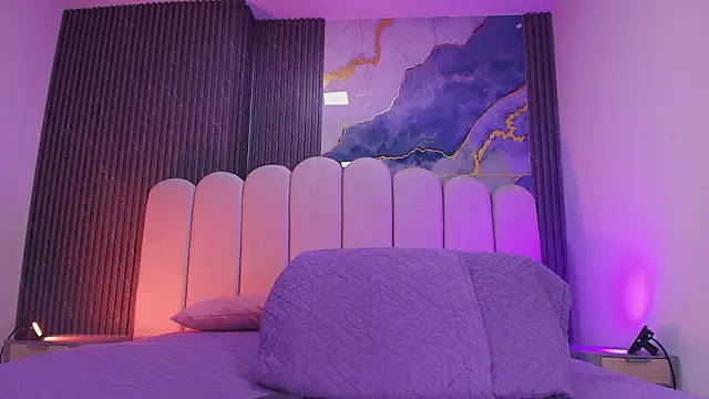 hot dione online show from March 2026 07:18:01 PM