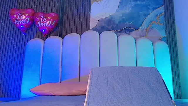 hot dione online show from February 2026 07:15:01 PM