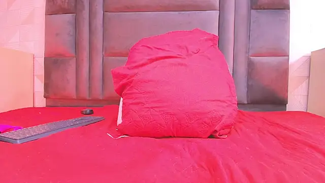 hot dione online show from October 2025 07:15:01 PM