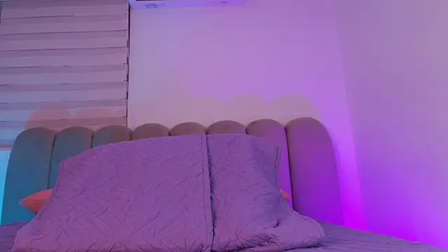 hot dione online show from November 2025 07:14:01 PM