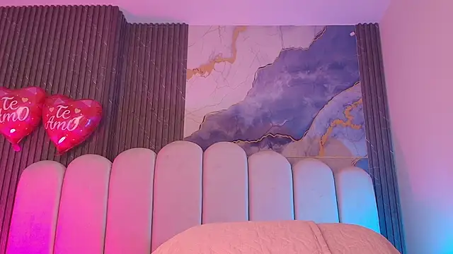 hot dione online show from February 2026 07:25:01 PM