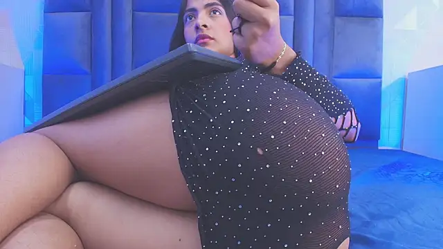 hot dione online show from October 2025 07:13:02 PM