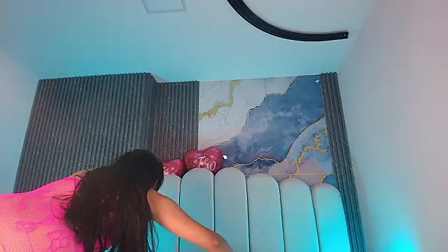 hot dione online show from February 2026 07:22:01 PM