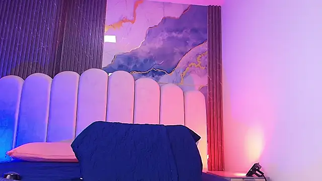 hot dione online show from April 2026 07:20:01 PM