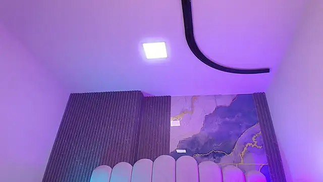 hot dione online show from January 2026 07:19:02 PM