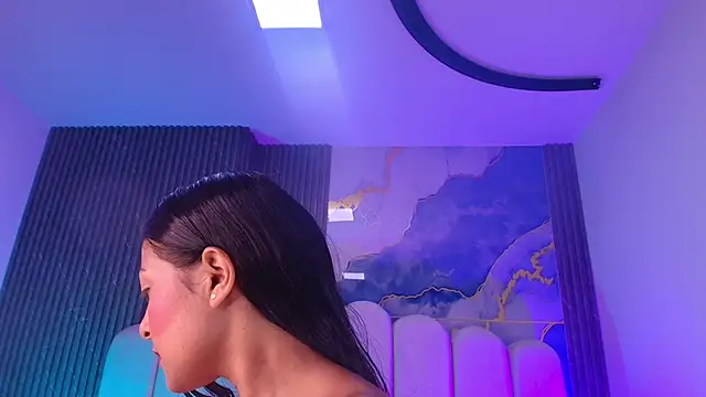 hot dione online show from April 2026 07:18:01 PM