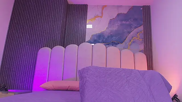 hot dione online show from March 2026 07:13:02 PM