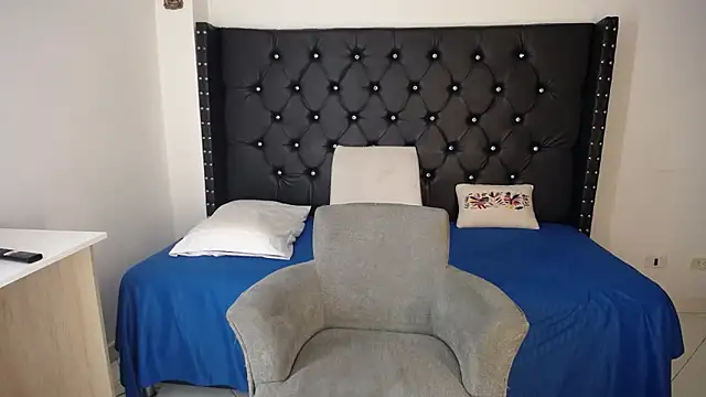 renata salinas 1 online show from April 2026 08:37:01 PM