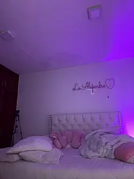 alee lenoxx online show from April 2026 05:03:02 AM