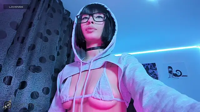 satanbabee online show from November 2025 12:33:02 AM