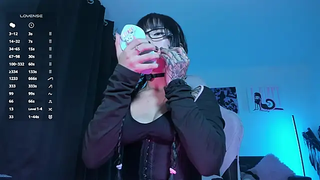 satanbabee online show from April 2026 11:28:01 PM