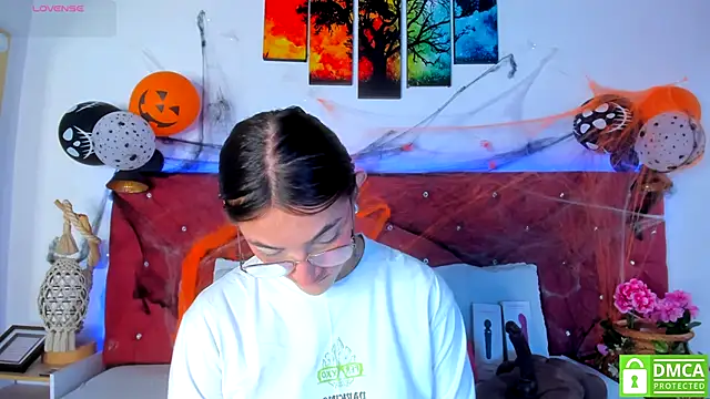 Ruth harvey  online show from October 2025 01:54:02 PM