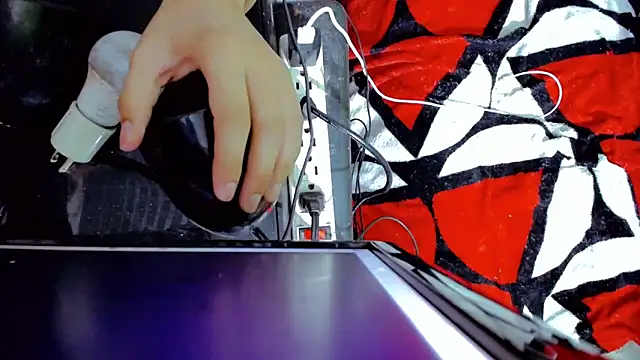 Snapshot of tayiro_r chatting on October 2025 11:14:01 PM tayiro r online show from October 2025 11:14:01 PM