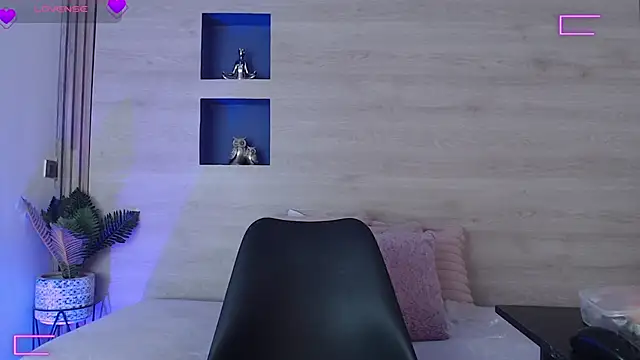 Dakotagloss online show from March 2026 09:27:01 PM