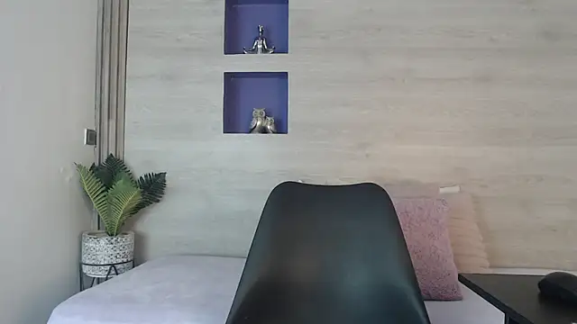 Dakotagloss online show from April 2026 09:21:02 PM