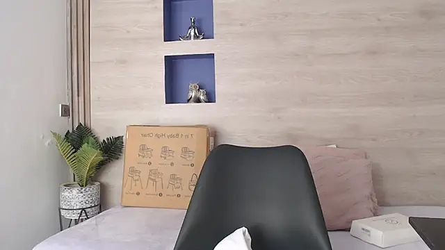 Dakotagloss online show from April 2026 09:08:02 PM