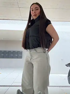 emiliasommer online show from October 2025 12:38:02 PM